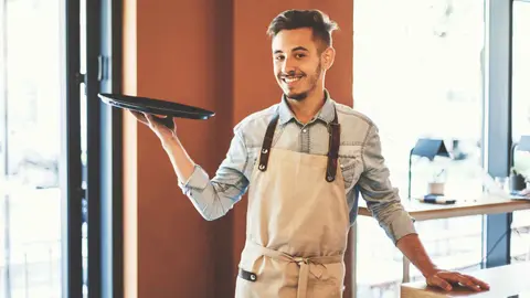 Un camarero en una foto de archivo