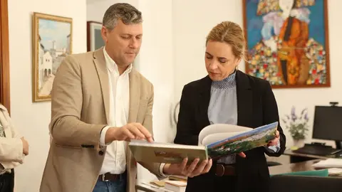 Almudena Mart&iacute;nez, durante su visita a Jimena