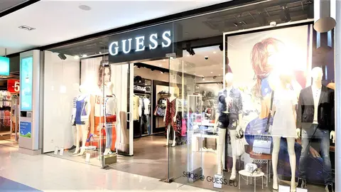 Tienda Guess de moda