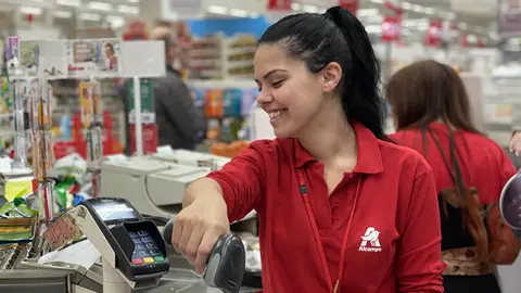 Cajera de hipermercado Alcampo