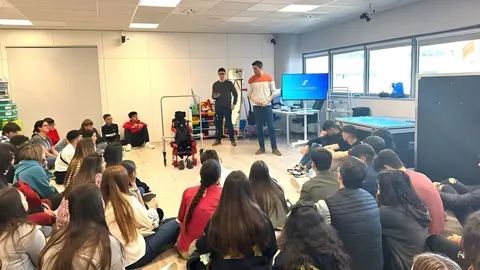 Alumnos del IES Elena Garc&iacute;a Armada en la sede de&nbsp;Marsi Bionics