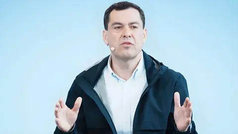 Juanma Moreno durante su intervenci&oacute;n en el acto del PP del Pa&iacute;s Vasco