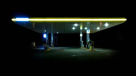 Una gasolinera en una foto de archivo