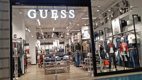 Tienda de la firma de moda GUESS