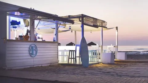 Chiringuito de madera de la f&aacute;brica Infocusta de Valencia