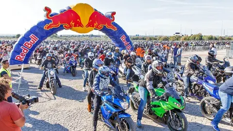 Salida de la caravana motera desde el Circuito de Jerez-&Aacute;ngel Nieto