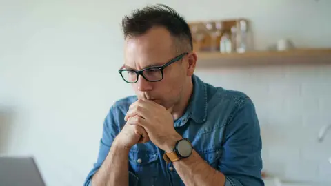 Un trabajador revisa el estado de su futura pensi&oacute;n de la Seguridad Social