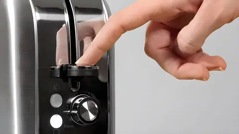 Tostador vertical de acero con una ranura larga Toastin' time 850 Inox Long Lite de CECOTEC