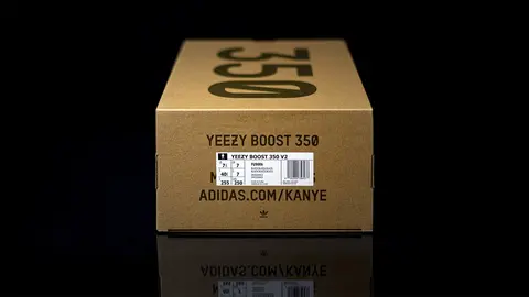 Caja de zapatillas Yeezy de Adidas