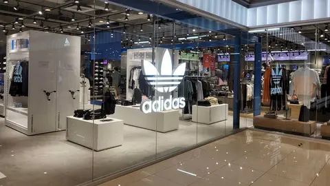 Adidas pone el list&oacute;n alto con el dise&ntilde;o de la mochila que ver&aacute;s en todas las playas de Espa&ntilde;a