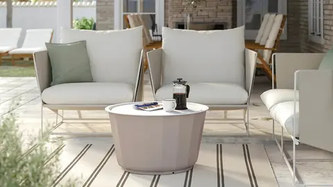 Crea un espacio para la relajaci&oacute;n y el ocio con los sof&aacute;s para exterior de Ikea