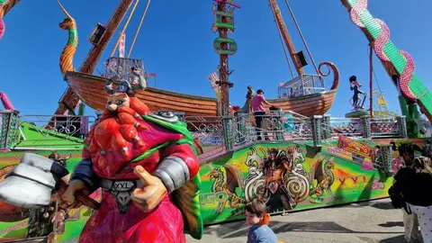 Atracci&oacute;n del Barco Vikingo en la Feria del Caballo de Jerez | El MIRA