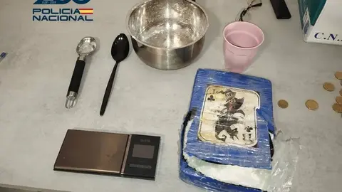 Parte del material incautado