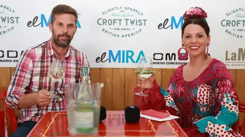 David S&aacute;nchez y Estefan&iacute;a Jaime en la caseta La Far&aacute;ndula | Cristo Garc&iacute;a