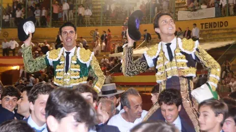 Talavante y Roca a hombros | Marciano Bre&ntilde;a