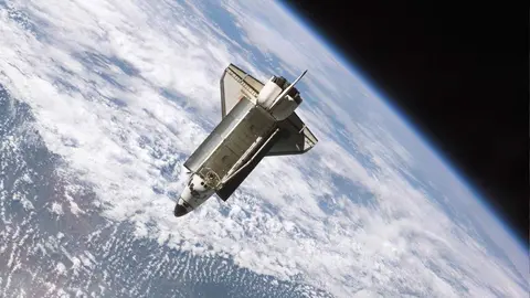 Sat&eacute;lite en el espacio