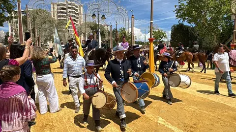 La Hermandad del Roc&iacute;o de Jerez desfila por el Parque Gonz&aacute;lez Hontoria | Cristo Garc&iacute;a