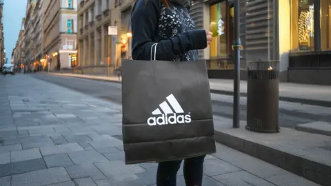 Estas sudaderas de Adidas te ayudar&aacute;n a seguir estando c&oacute;moda mientras las temperaturas descienden ligeramente con la llegada del anochecer