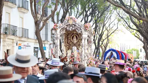 La Hermandad del Roc&iacute;o de Jerez por la calle Porvera | Cristo Garc&iacute;a