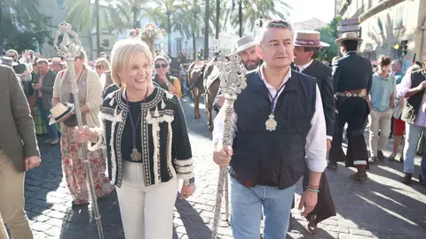 Mar&iacute;a Jos&eacute; Garc&iacute;a-Pelayo y Antonio Sanz en la salida de la Hermandad del Roc&iacute;o de Jerez | Cristo Garc&iacute;a