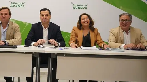 Juanma Moreno prepara la estrategia para las elecciones europeas