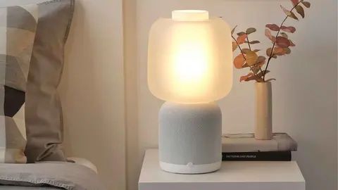 L&aacute;mpara con altavoz SYMFONISK de Ikea