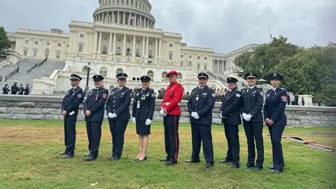 Miembros de la International Police Association frente al Capitolio