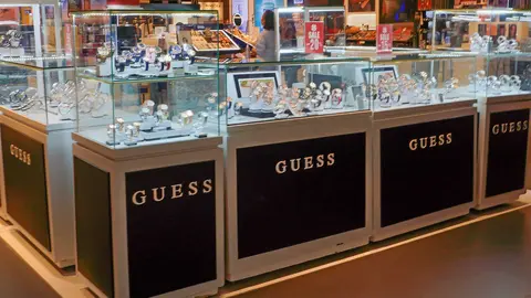 Secci&oacute;n de joyer&iacute;a GUESS