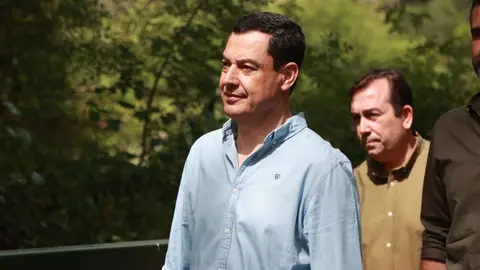 Juanma Moreno en el Parque Natural de Grazalema | Cristo Garc&iacute;a