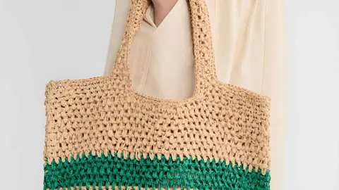 Bolso de hombro estilo rafia con rayas de Stradivarius