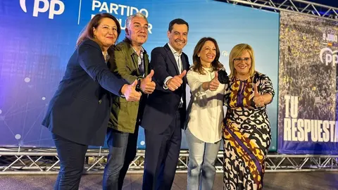 Juanma Moreno, en el inicio de la campa&ntilde;a en Fuengirola