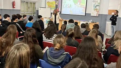 Jov&eacute;nes se forman profesionalmente