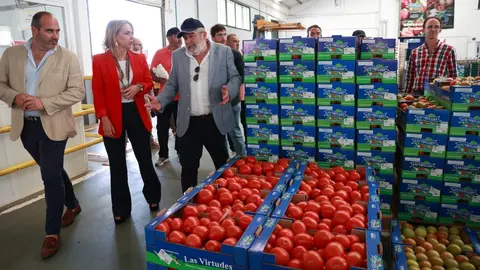 Almudena Mart&iacute;nez, durante su visita a la Cooperativa Las Virtudes