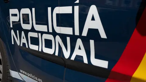 
<p>   C&Oacute;RDOBA, 25 (EUROPA PRESS)</p>
<p>   La Polic&iacute;a Nacional ha detenido a tres hombres, de los que no han trascendido m&aacute;s datos, por una reyerta con arma blanca ocurrida este viernes en la capital cordobesa, por la que resultaron heridos dos de los tres arrestados, seg&uacute;n han informado fuentes de la Polic&iacute;a Nacional a Europa Press.</p>
<p>    Estas fuentes consultadas han explicado que uno de ellos presentaba heridas leves, mientras que el otro permanece hospitalizado con pron&oacute;stico reservado y pendiente de evoluci&oacute;n. La Polic&iacute;a Nacional ha abierto una investigaci&oacute;n por este suceso.</p>
<p>   Por parte de Emergencias 112 Andaluc&iacute;a, se ha informado a Europa Press que este servicio recibi&oacute; una llamada por parte de un persona a las 18,00 horas de este viernes, que alertaba de una pelea entre varias personas en la calle Torremolinos de la ciudad de C&oacute;rdoba. A ra&iacute;z de estos hechos, el 112 moviliz&oacute; a Polic&iacute;a Local y Nacional, as&iacute; como a los servicios sanitarios.</p>
      