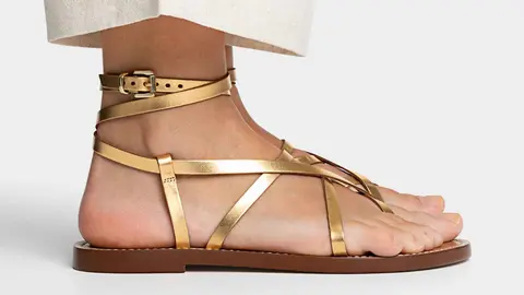 Sandalias planas con tiras de piel de Stradivarius