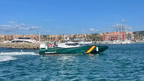 Una patrullera de la Guardia Civil