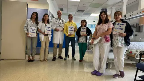 Entrega solidaria de libros para los ni&ntilde;os del Hospital de Jerez