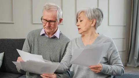 Una pareja de pensionistas preocupada por el estado de su pensi&oacute;n de la Seguridad Social