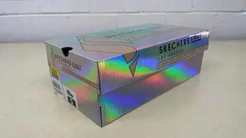 Caja de zapatillas de Skechers UNO