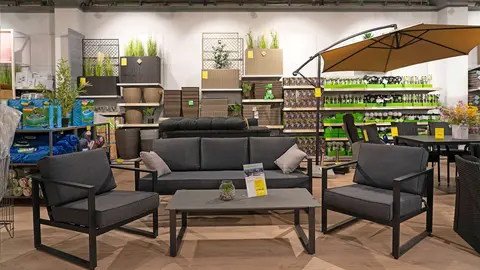 Interior de secci&oacute;n de muebles para la terraza de JYSK