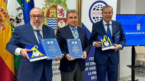 Firma de un convenio entre Horeca y la Asociaci&oacute;n Jacobea de Jerez | Cristo Garc&iacute;a