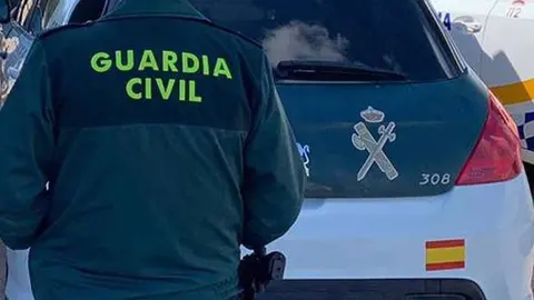 Un veh&iacute;culo de la Guardia Civil