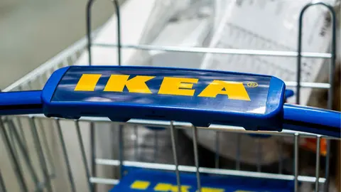 Carrito de compra en una tienda de Ikea