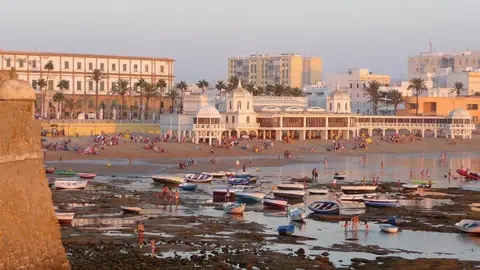 La playa de La Caleta en C&aacute;diz (