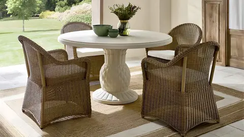 Colecci&oacute;n de comedor mesa Brasil con sill&oacute;n Charlotte de Ikea