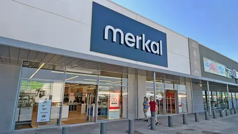 Tienda Merkal de calzado en Parque Comercial Abad&iacute;a de Toledo
