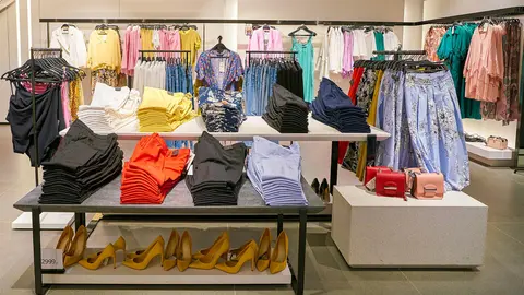 Tienda ZARA - Secci&oacute;n de moda de mujer