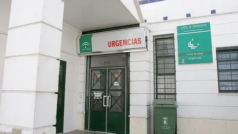 La entrada a las Urgencias del centro de salud de Jimena