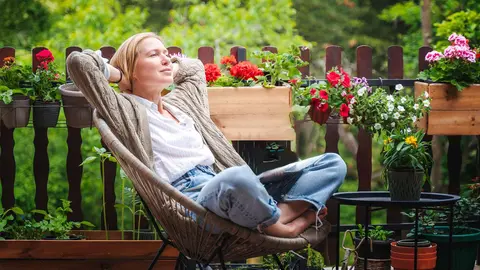 Mujer en el balc&oacute;n