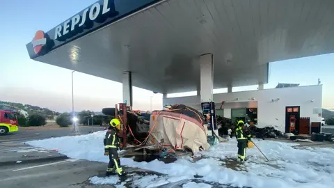 Imagen de la gasolinera contra la que choc&oacute; el cami&oacute;n